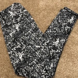 DYI black and white splatter print leggings